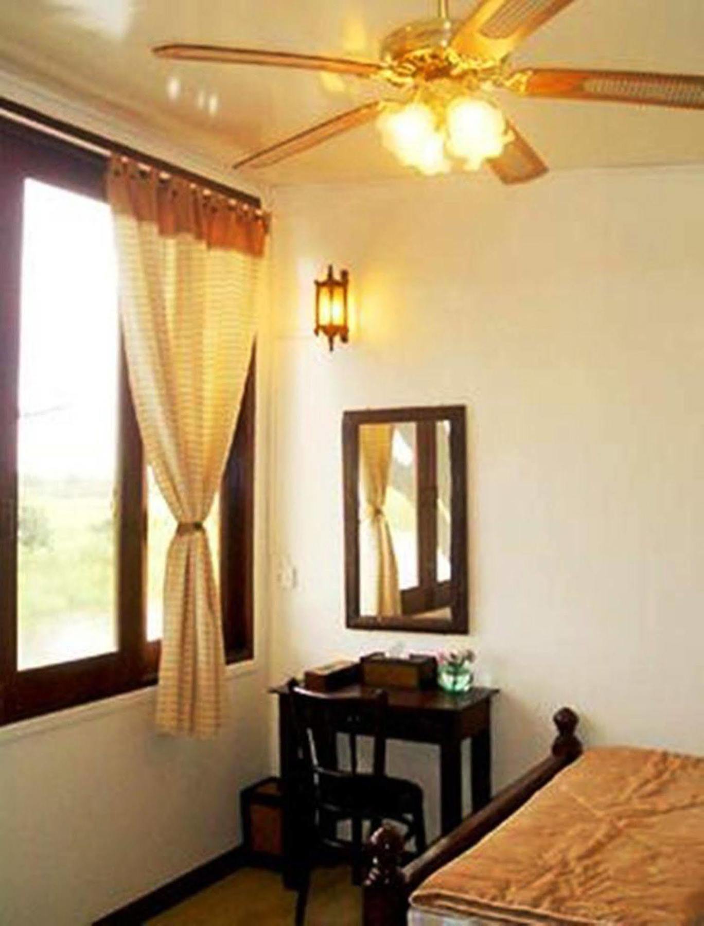 Albergue Yha Bangkok Airport Bang Phli Exterior foto