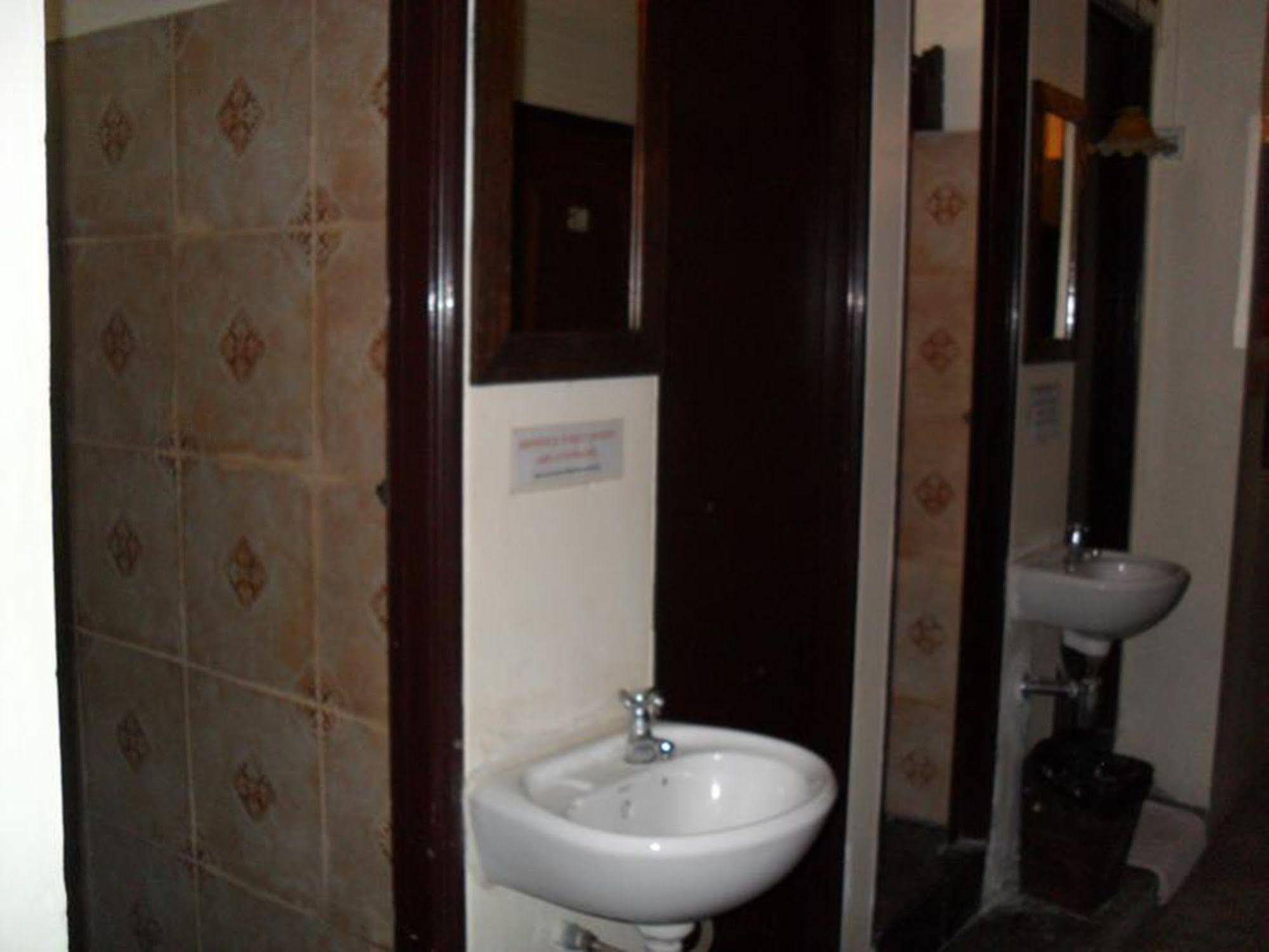 Albergue Yha Bangkok Airport Bang Phli Exterior foto