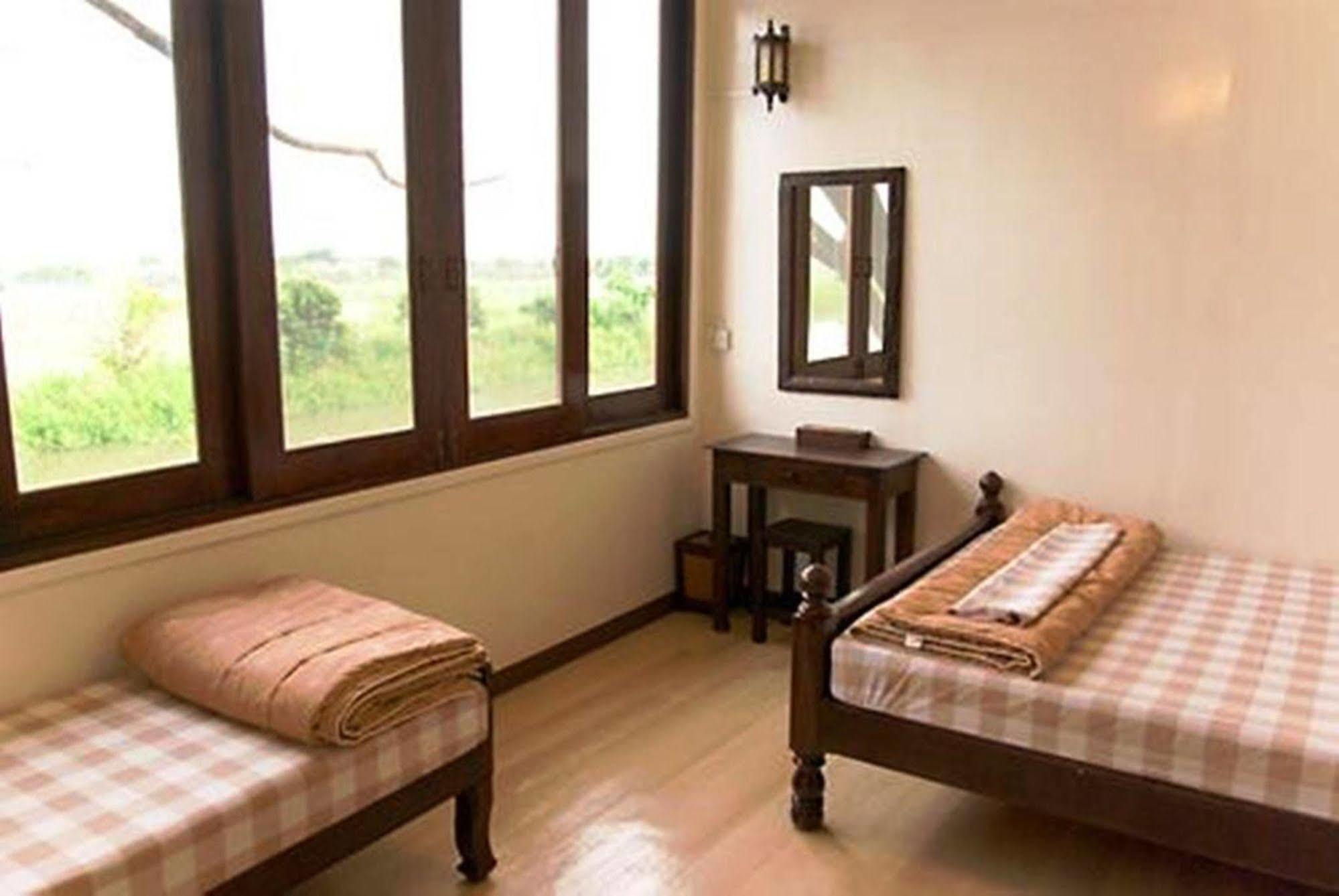 Albergue Yha Bangkok Airport Bang Phli Exterior foto